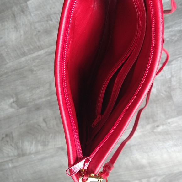 💋Lipstick Red Snakeskin Purse - Picture 4 of 4